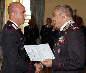 Il Carabiniere Scelto Giovanni Salvo premiato il 6 ottobre scorso dal Generale di Brigata Franco Mottola (foto Carabinieri)