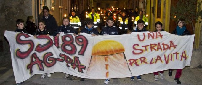 una strada per la vita fiaccolata