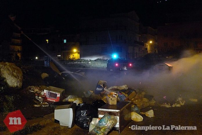 incendio cassonetti via nicolò carta san giovanni gemini