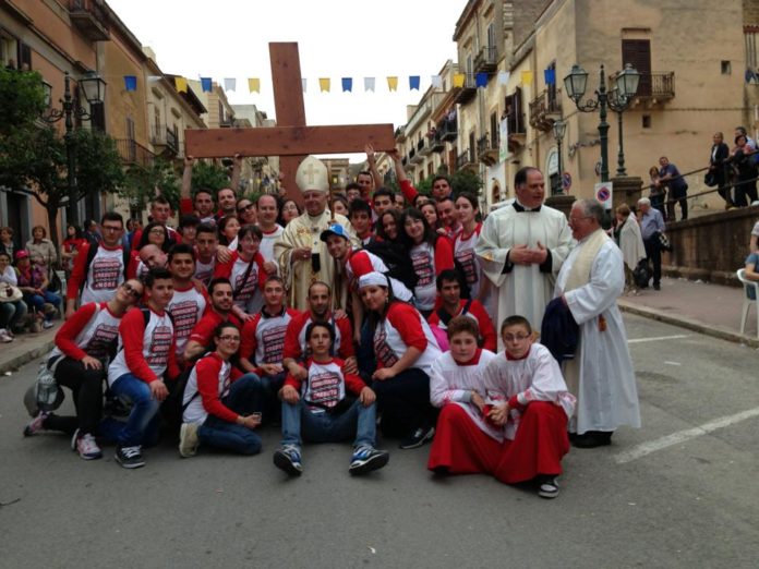 Consegna croce giovaninfesta 2013