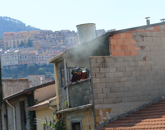 incendio casa san giovanni
