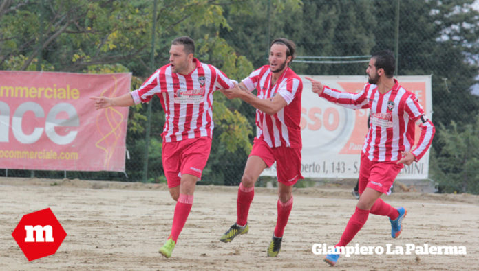Il bomber Palmiteri del Gemini, autore di una doppietta. Foto Gianpiero La Palerma copia