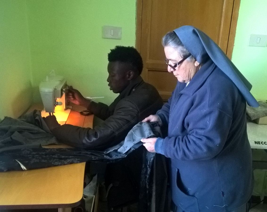 laboratorio sartoria Suore1
