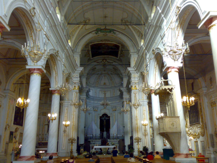 interno_chiesa_madre_s_stefano_quisquina