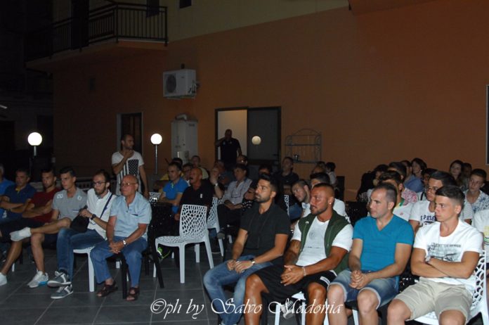 Presentazione Kamarat 16-17 (17)