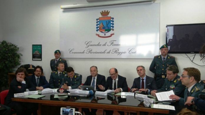 La-coferenza-stampa-del-Proc.-capo-di-Reggio-Calabria-Federico-Cafiero-de-Raho-laggiunto-Calogero-Gaetano-Paci-del-Proc.-capo-di-Catanzaro-Nicola-Gratteri