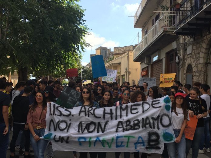 studenti in marcia