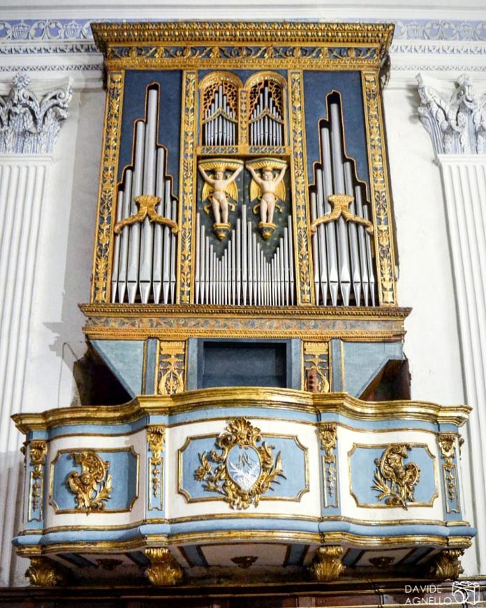 Organo_a_canne_(Chiesa_Madre_di_Cammarata)